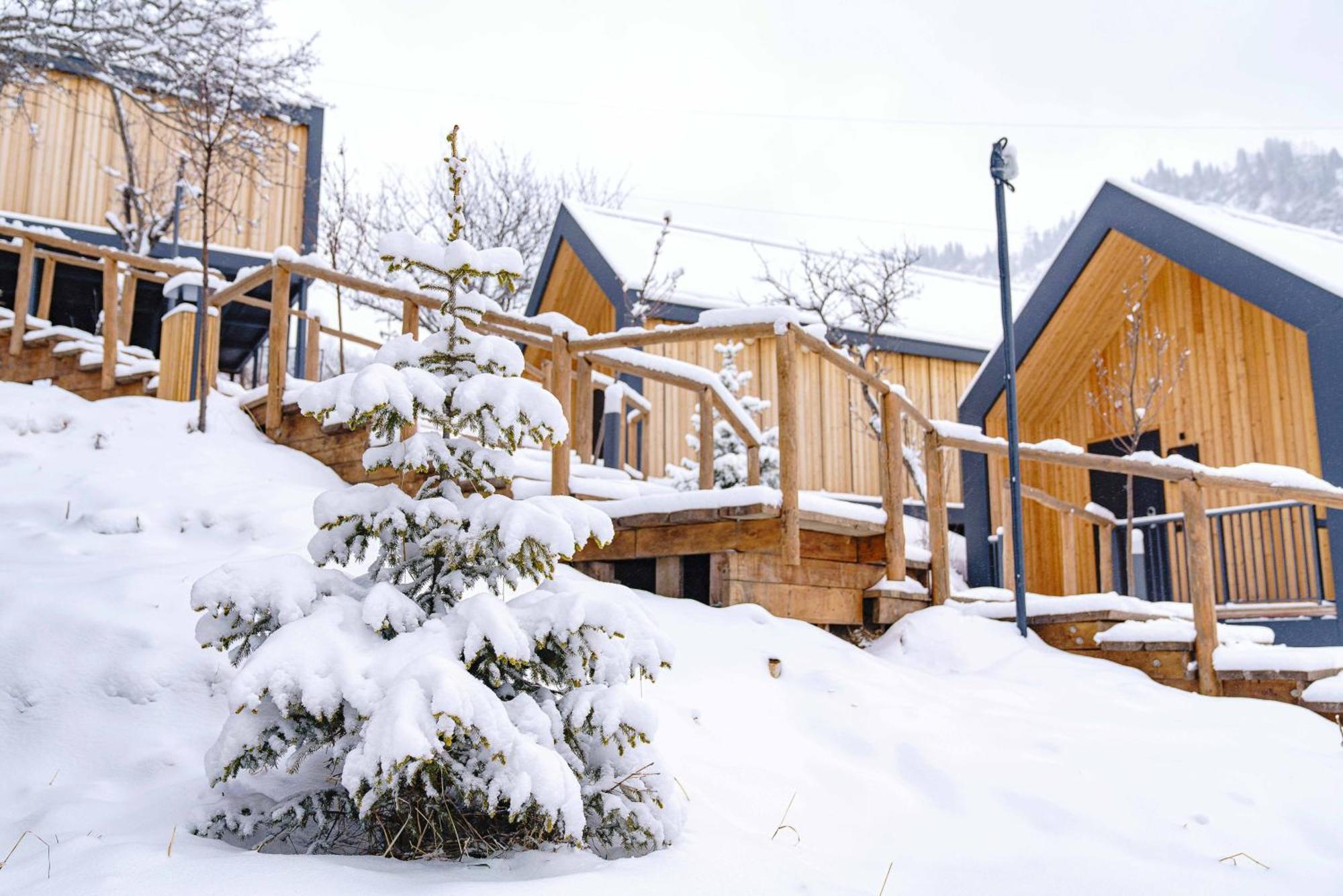 Qazaq Auyl Eco Hotel Almaty Esterno foto